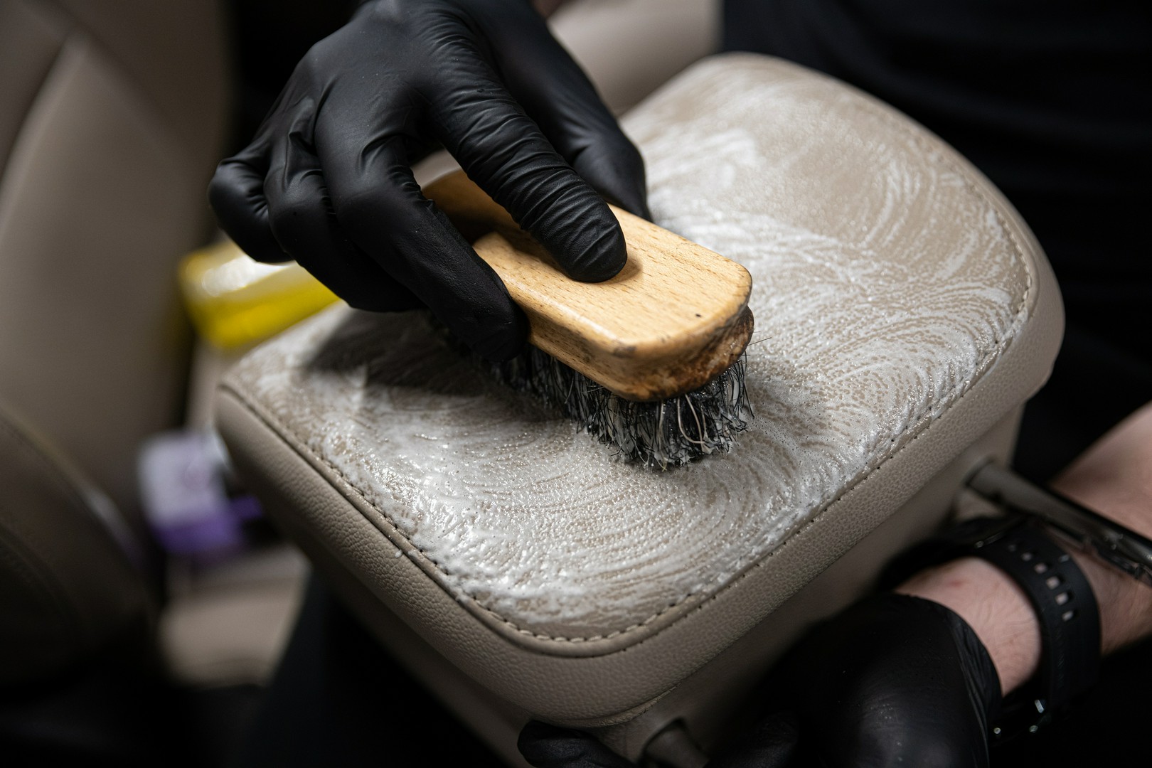 Renowacja tapicerki samochodowej – kluczowe różnice